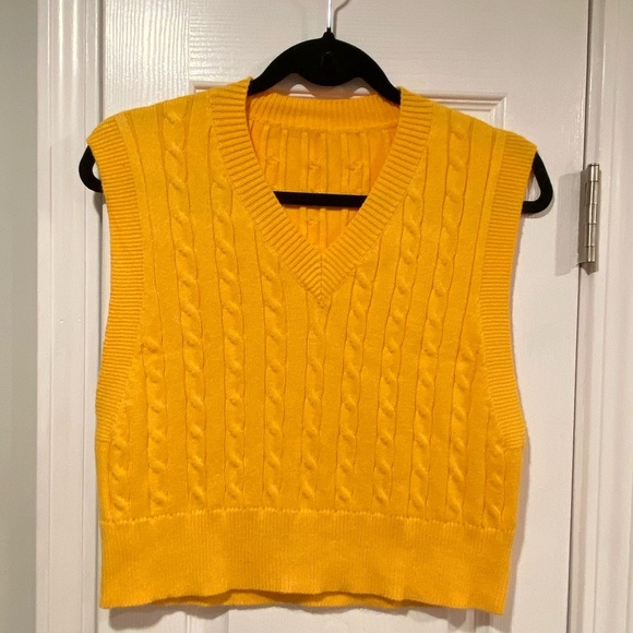 NWOT Marigold Yellow Size S V Neck Pullover Soft Cable Knit Cropped Sweater Vest - Picture 1 of 9